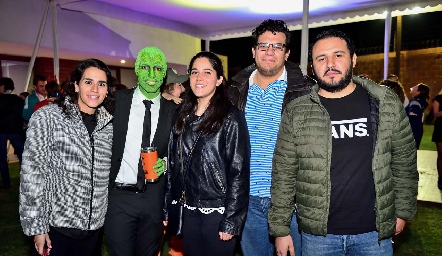 Salomón con sus amigos.
