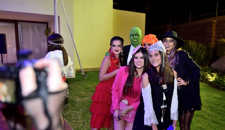  Salomón Dip con sus amigas.