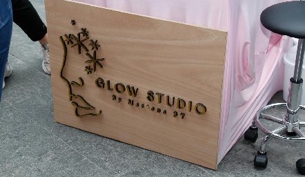  Glow studio.