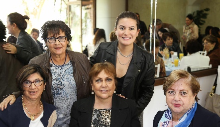  Carmen Vázquez, Mela Gutiérrez, Lupita Grijalva, Marisol Palos y Marisa Navarro.