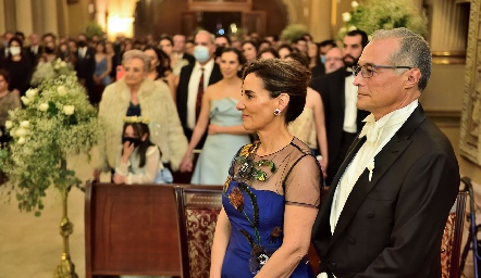  Tere Raymond y Alfonso Ledezma, papás de la novia.