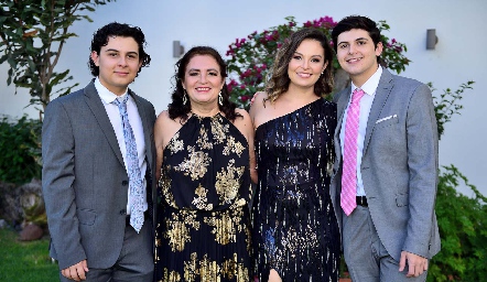  Andrés de los Santos, Maribel Ledezma, Mónica Velázquez y Fernando de los Santos.
