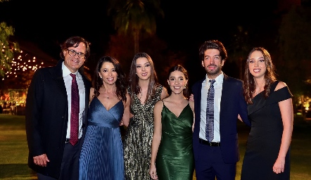  Manuel Torre, Fina Alcocer, Isa Villanueva, Julieta Contreras, Toño y Sofía Villanueva.