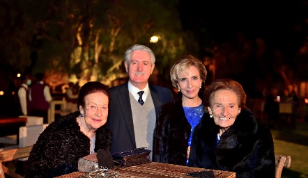  María Eugenia Carpizo, Mario Leal, Patricia de la Rosa y Ana María Carpizo.