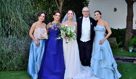  Familia Ledezma Raymond: Nuria, Tere, Tere, Alfonso y Cristina.