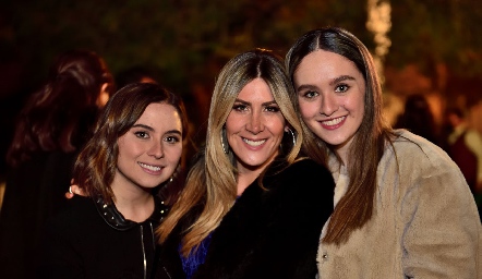  Margot Uría, Martha de la Rosa y María Uría.