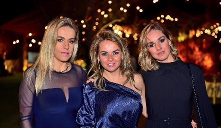  Mónica, Monserrat y María Torres.