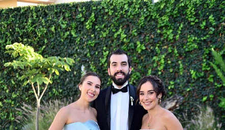 Cristina Ledezma, Guillermo Báez y Nuria Ledezma.