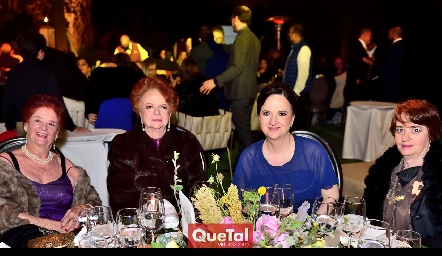  Guadalupe Lozano, Cristina Lozano, Cristina Carpizo y Lupita Pizzuto.