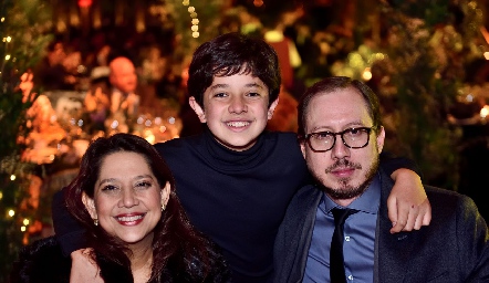  Adriana Guevara, Santiago Mier y Terán y Francisco Guevara.