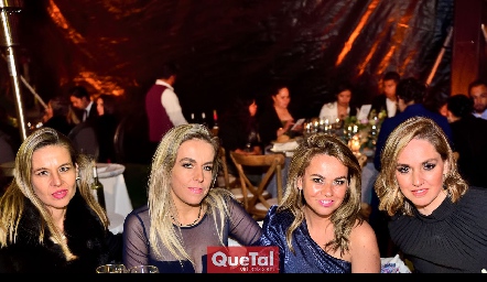  Marcela, Mónica, Monserrat y María Torres Labastida.