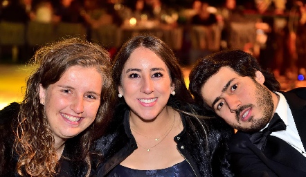  Sofía Torres, Diana Olvera y Gabriel Torres.