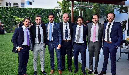 Los amigos del novio.