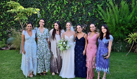  Tere con sus amigas.