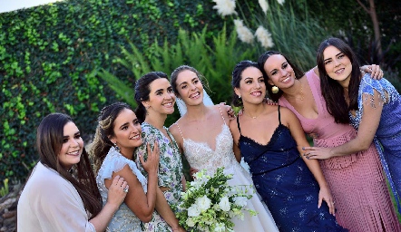  Tere con sus amigas.