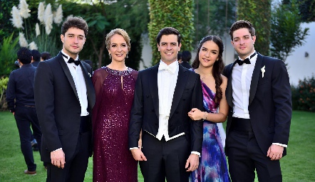 Claudia Carpizo de Torres con sus hijos Carlos, Luis, Clau y Alejandro.