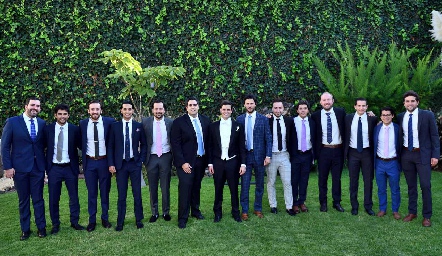  Luis con sus amigos.