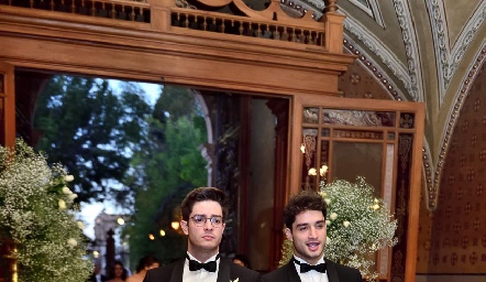  Alejandro y Carlos Torres Carpizo.