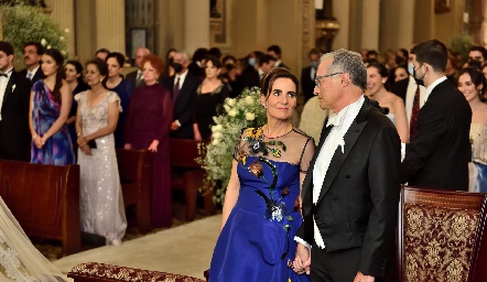  Tere Raymond y Alfonso Ledezma, papás de la novia.