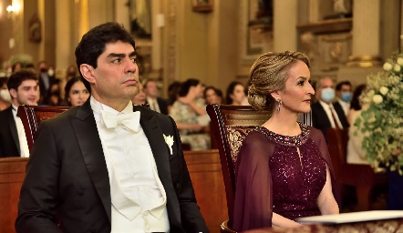  Luis Torres y Claudia Carpizo, papás del novio.