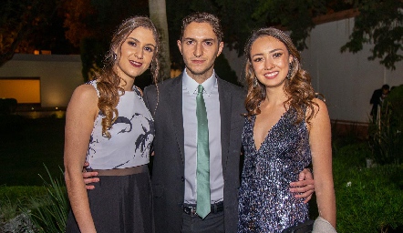  Paty Morales, Eduardo Morales y Ximena Medina.