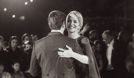  Vals de Luis Torres con su mamá Claudia Carpizo.