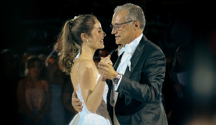  Vals de Tere Ledezma con su papá Alfonso Ledezma.