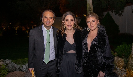  Ernesto Aguilera, Lorena de la Parra y Sofía de la Parra.