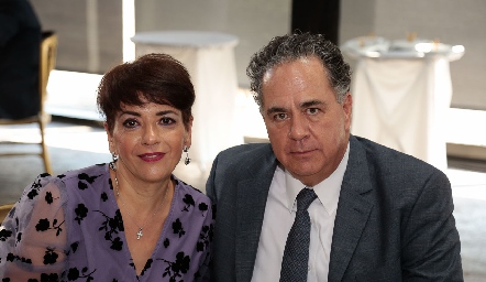  Guadalupe González y Alejandro López.