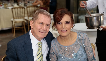 Gerardo García y Paty de García.