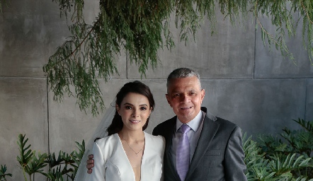  Miriam Ortiz con su tío Javier Duarte.