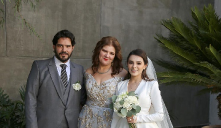  Anuar Zarur, Mónica Carrillo y Miriam Ortiz.