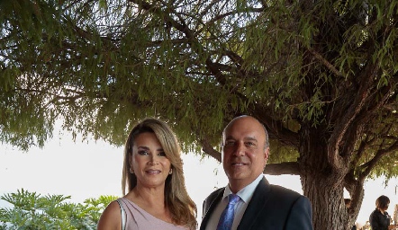  Bertha Barragán y Roberto Alcalde.