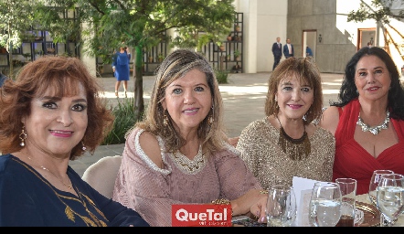  Martha Eugenia, Margarita Romero, Hilda Romero y Adriana Sánchez.