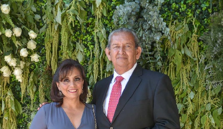  Paulina Humara de González y Gerardo González.