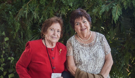  María de los Ángeles y Alina Manzo.