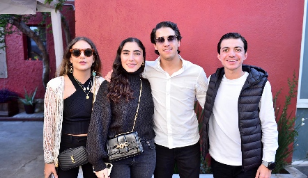  Isabela Castelo, Isabela Zollino, Mau Martínez y Santiago Guzmán.