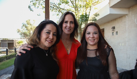  Guadalupe Flores, Adriana Pedroza y Karina Ramírez.