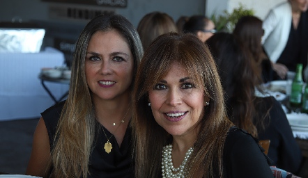  Beatriz Villegas y Adriana Rueda.