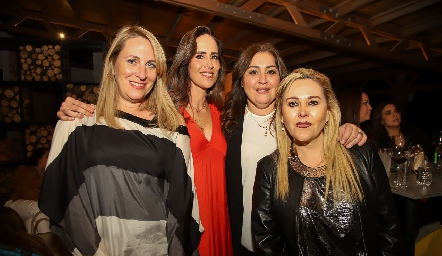  Mónica Rodríguez, Adriana Pedroza, Deyanira Cázares y Laura Cervantes.