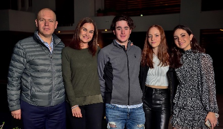  Alejandro Ocaña, Ana Martha Hernández, Patricio Hernández, Alejandra Ocaña y Ana Martha Ocaña.