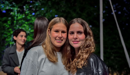  Isabela Galván y María Benavente.