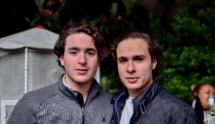  Pato Hernández y César Flores.