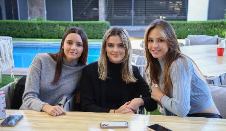  Cristina Nava, María Inés Macías y Ale Alessi.