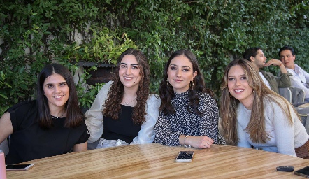  Amalia Díaz de León, Valeria Tubilla, Ana Martha Ocaña y Andrea Chávez.