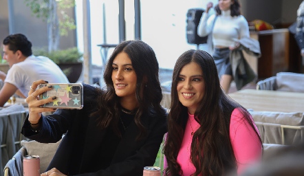  Natalia Gárate y Cassandra Nava.
