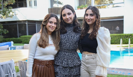  Andrea Chávez, Ana Martha Ocaña y Valeria Tubilla.