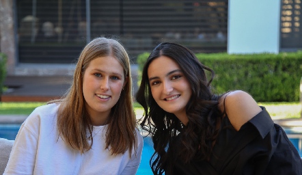  Isabela Galván y Lorenza Gárate.