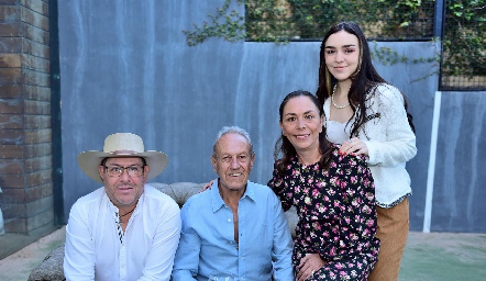  Juan Carlos Castillo, Javier Ramírez, Leonor de Ramírez y Sofía Esquivel.