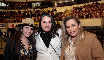  Diana Ramírez, Paola Vázquez y Araceli Medellin.